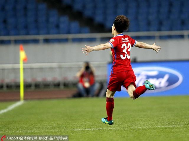 美女把尿口露出来